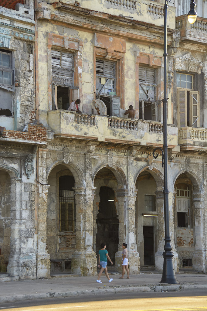 3. Havana - Vervallen woonhuizen